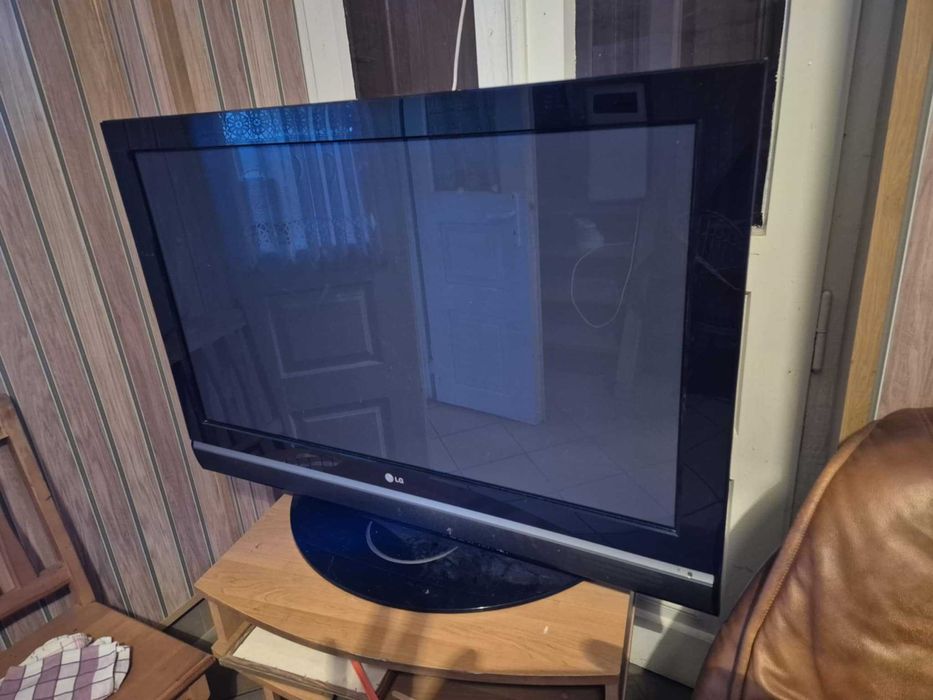 Telewizor LG – starszy model, sprawny