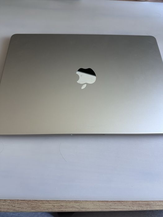 Apple MacBook Air M2– 8GB RAM / 256GB SSD / kolor złoty