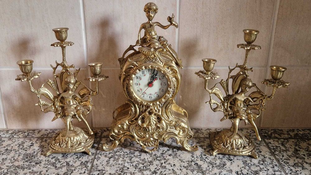 Pendulum Clock476389225897676800