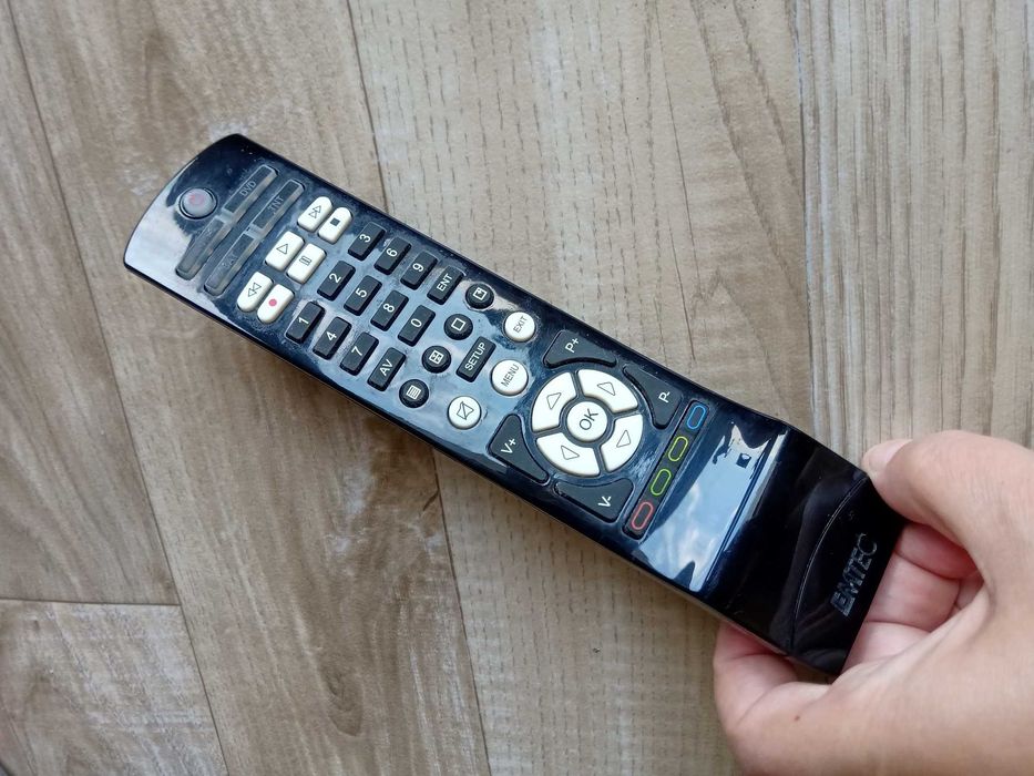 Pilot EMTEC, TV/DVD/SAT oryginał, piękny stan. Plus gratis.