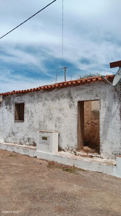 2 Artigos Urbanos E 2 Artigos Rusticos Situados Em Portela Da Nave, Sa