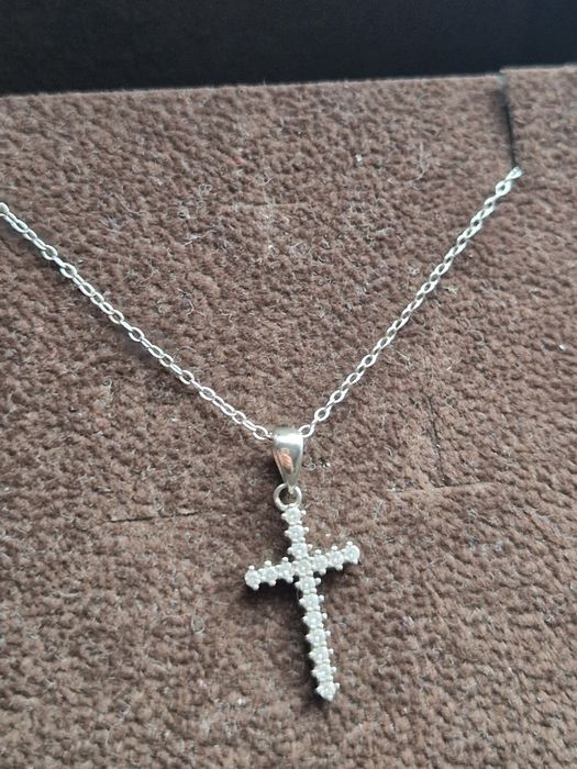 Nowy naszyjnik W. KRUK Krzyz srebro 925 cyrkonie krzyżyk