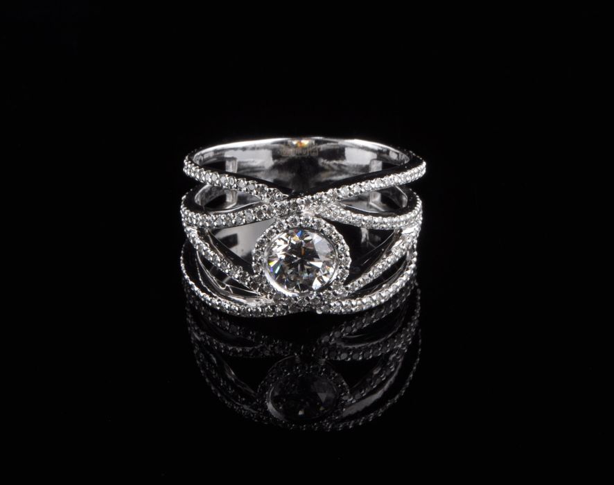Кольцо из белого золота с бриллиантами