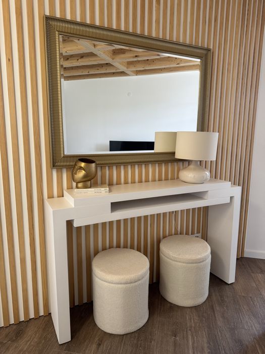 Móvel sala + espelho dourado