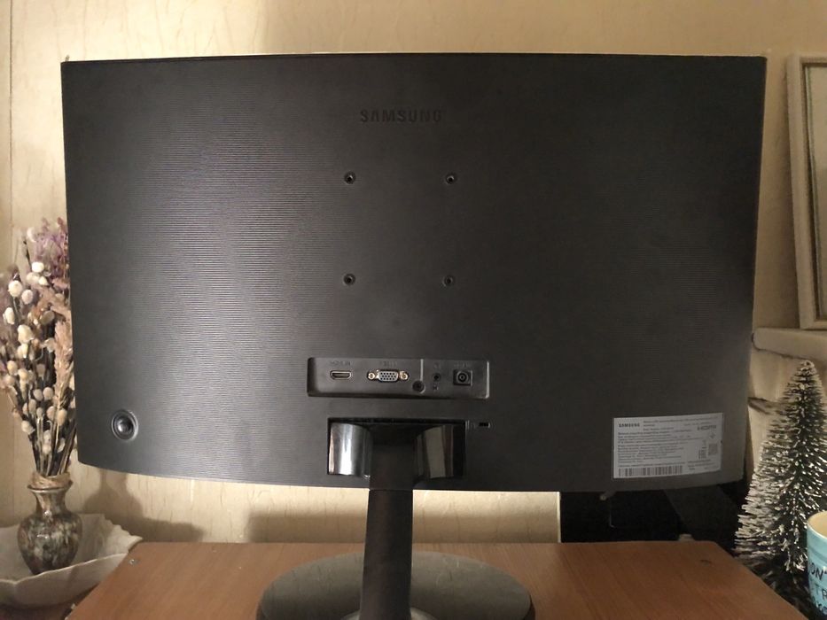 Продается монитор Samsung LC24F390FHIXCI