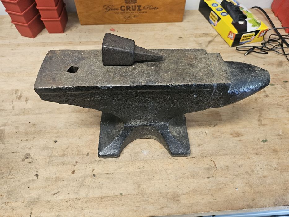 Kowadło Stare dobrej jakości 19kg