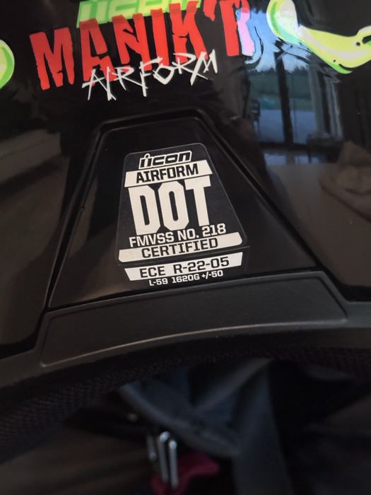 Kask icon Airform Manik Red