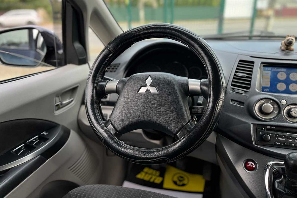 Mitsubishi Grandis 2005