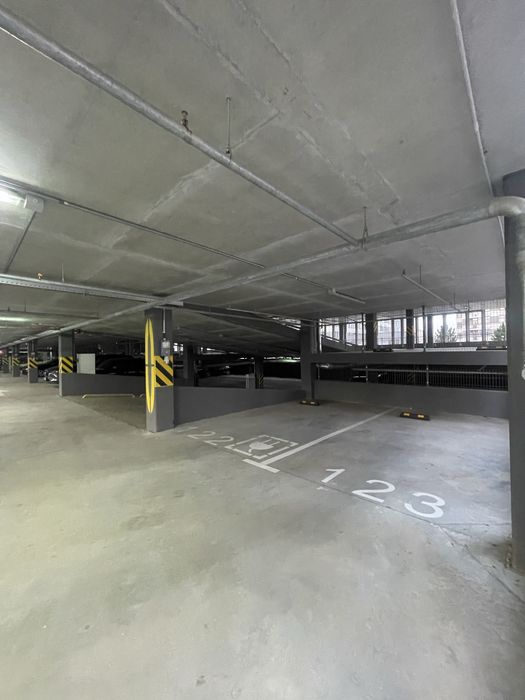 Оренда паркомісць на 1- ому поверсі .Варшавський 3. В.Змієнка 32