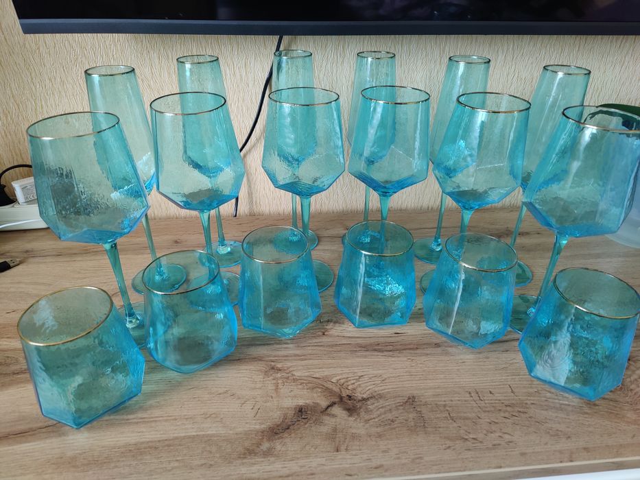 Продам бокали і стакани