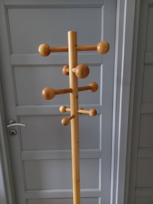 wieszak lata 70-te vintage drewniany stojący