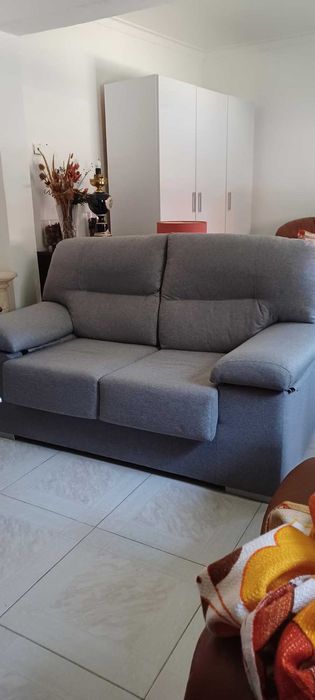 Sofá cinzento quase novo