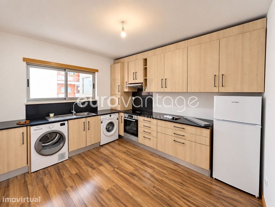 Apartamento T2+1 com 2 Garagens & Sótão | Casal dos Matos, Pousos,...
