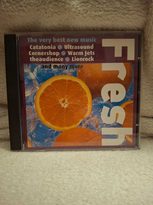 CD sampler da revista Select: Alex Gopher, Sofa Surfers, Lionrock, Étienne de Crécy, Cornershop, etc. 2€. Lisboa