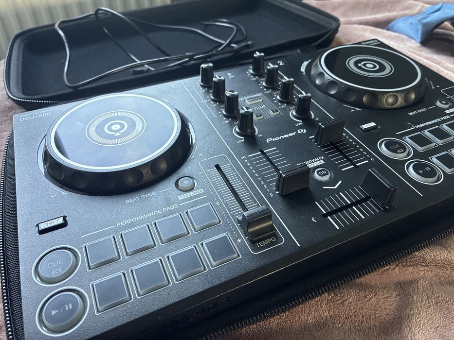 Konsola Pioneer DDJ-200 bez oznak użytkowania