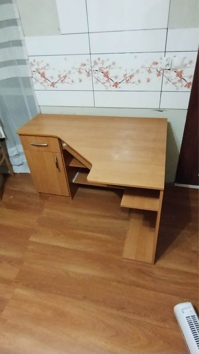 Praktyczne biurko