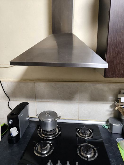 Cozinha completa e salamandra a lenha