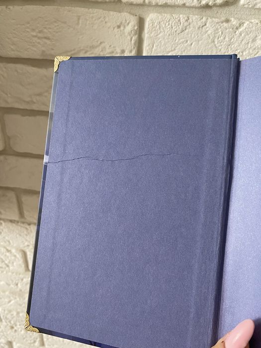 Продам книгу Грішний