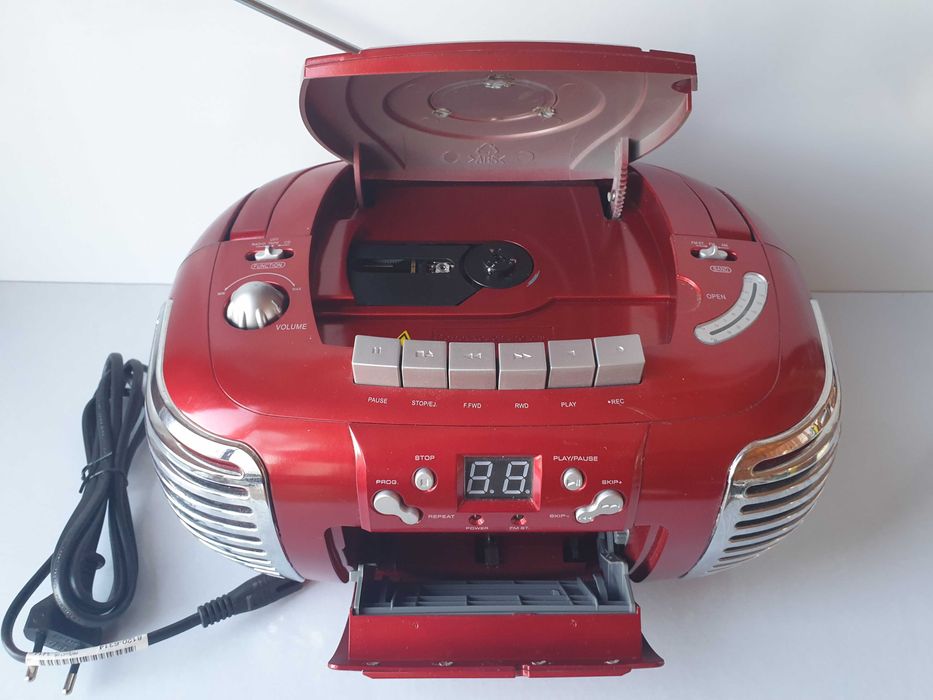 Groov-e Retro Boombox Portable CD, Cassette, Radio Red GVPS813RD