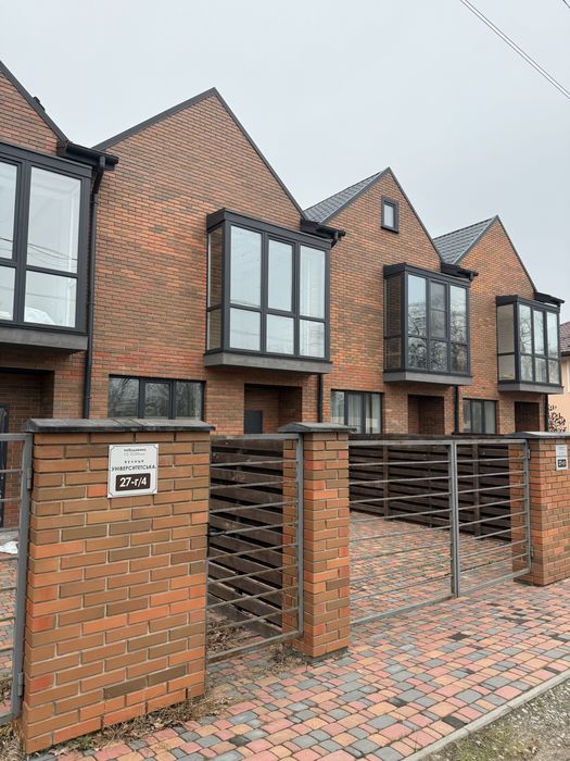 Таун Хаус в районі парку