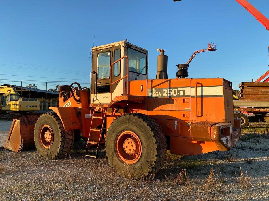 Pá Carregadora Daewoo Mega 250-3
