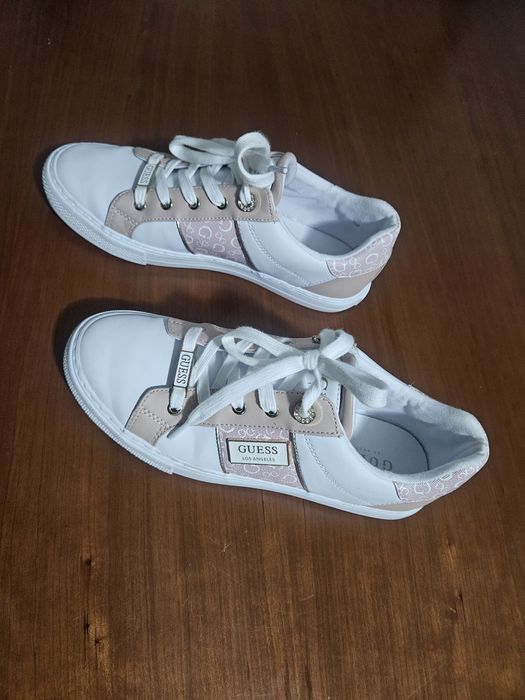 Tenis de marca Guess