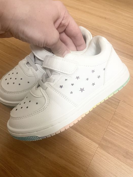 Взуття для дівчинки