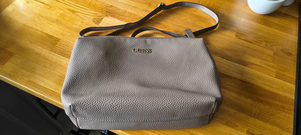 Torba na ramię Guess - oryginalna, czarna