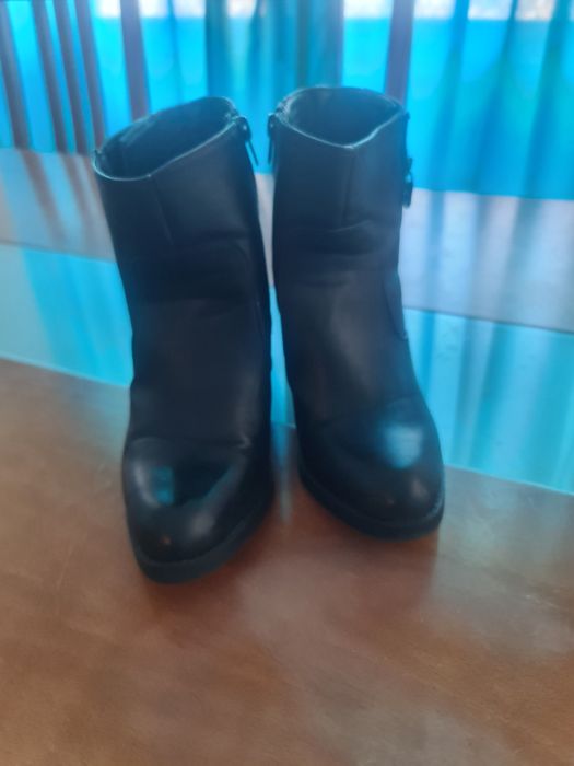 Botas pretas como novas