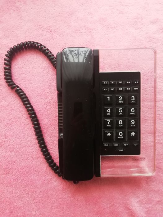 Telefon stacjonarny.