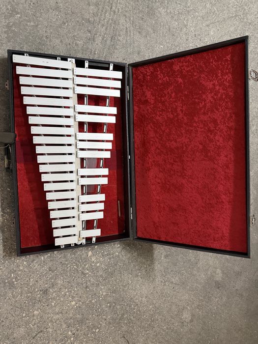 Glockenspiel com pedal com pouco uso