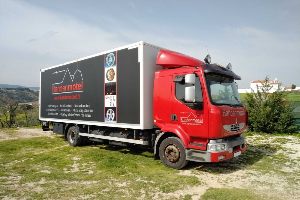 Renault Midlum 240 Caixa Fechada com Plataforma Elevatória | ZF Manual | 12 Ton | Euro 4