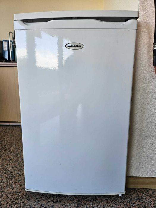 Frigorífico p peças -   COM DEFEITO - não esfria,  tem que arranjar