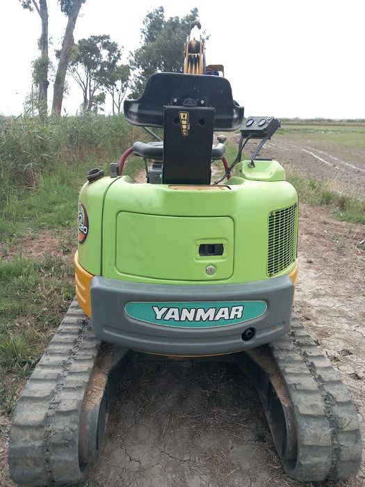 Giratória yanmar  vi o20  duas toneladas  semi nova