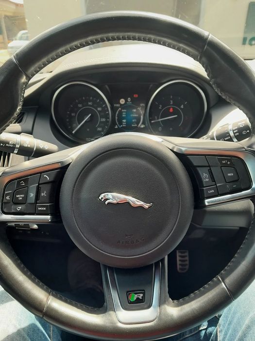 Jaguar E-Pace 2.0 i4D R-Dynamic513772404448972804