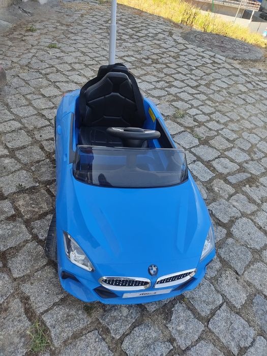 Carro Infantil BMW de Empurrar – Muito Bom Estado