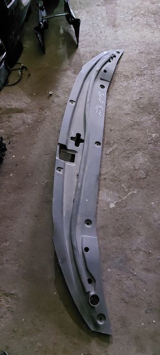 Toyota Land Cruiser 200 4.7 5.7 накладка бампера на замок капота