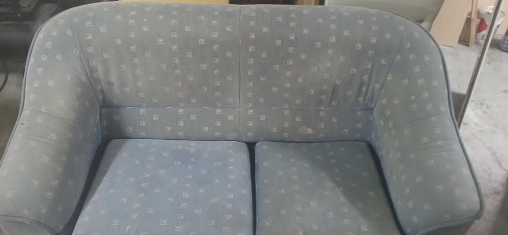 Sofa antigo de dois lugares
