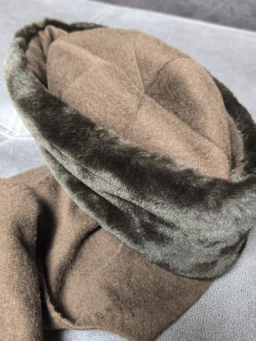 Зимова шапка пілотка з вушками-шарфиком