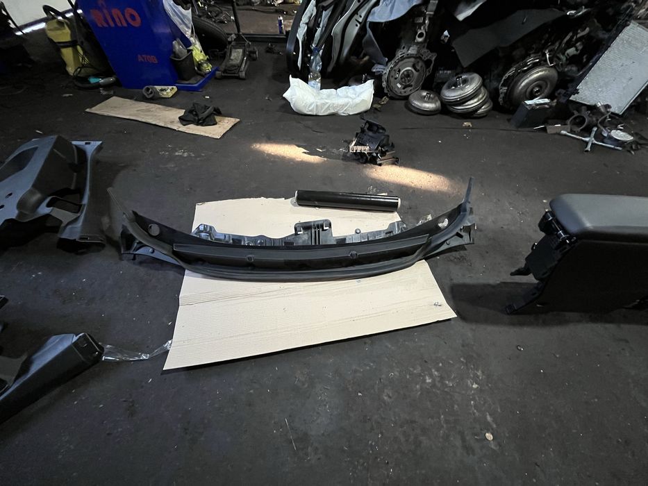 Bolt ev 23 рік жабо водосток накладка під вітрове скло