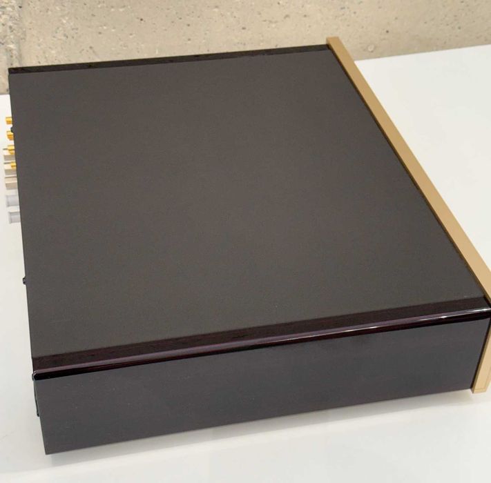 Accuphase C-37 przedwzmacniacz gramofonowy