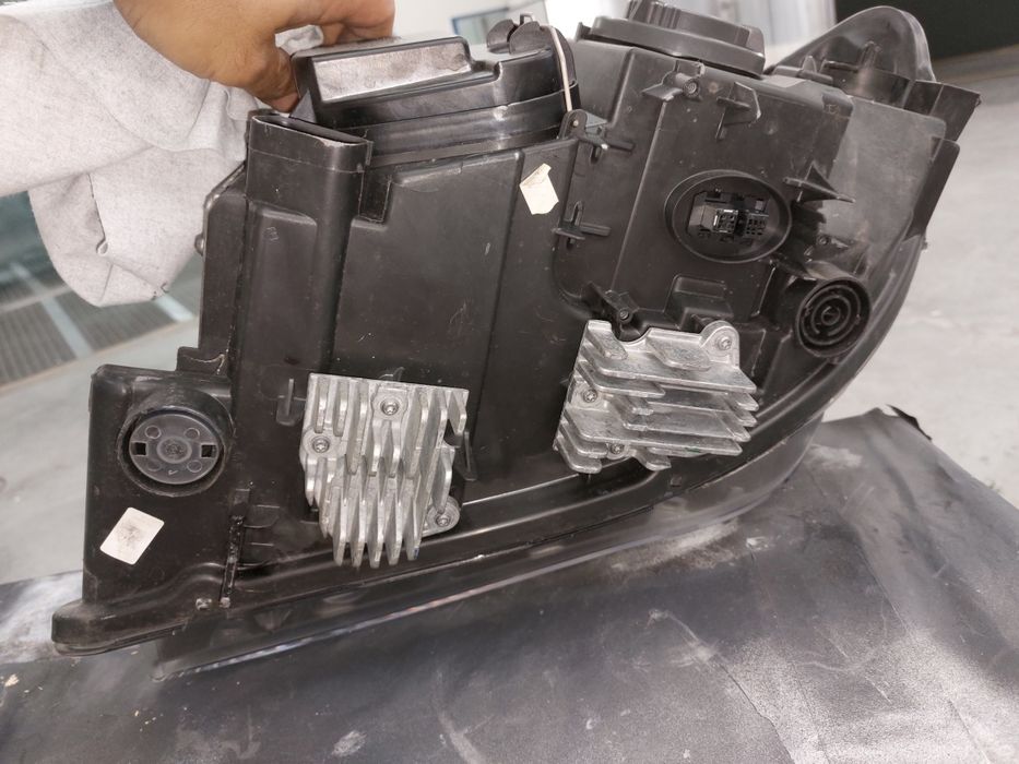 Farol BMW X1 E84 Bi Xenon
