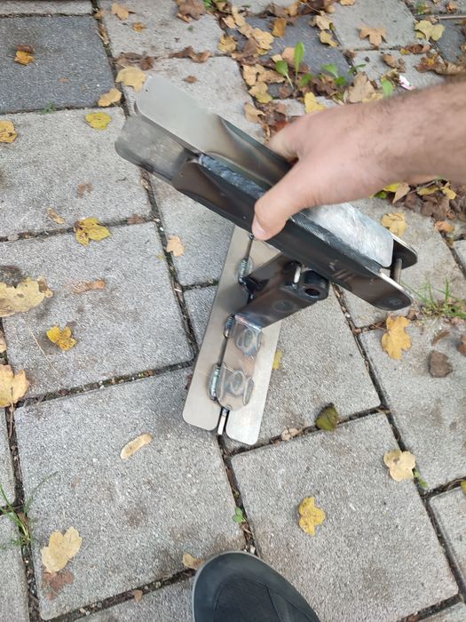 Brykieciarka do mocowania na ściane. Wigo 4