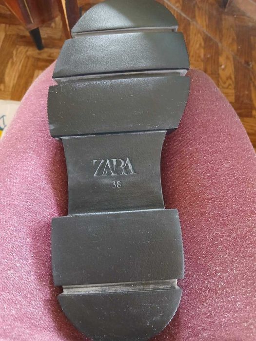 Чёрные лаковые сапоги Zara 38 размера