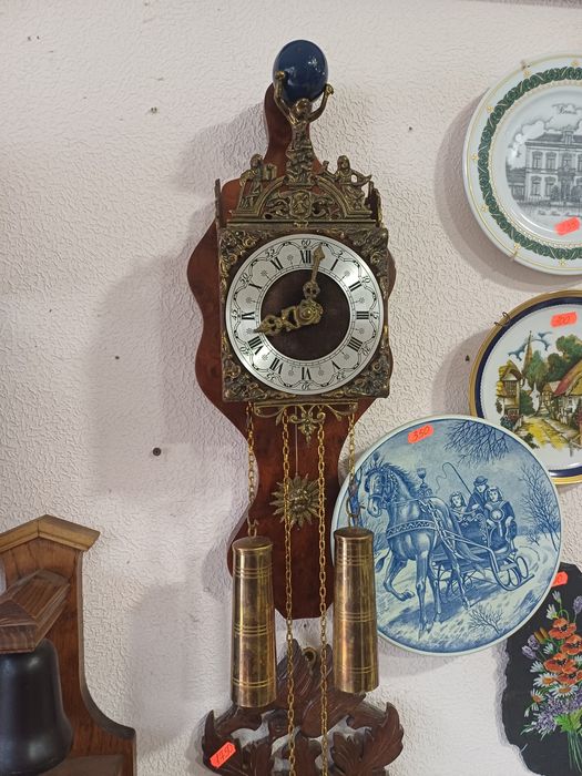 Годиник настінний у відмінному стані, привезений із Голандії