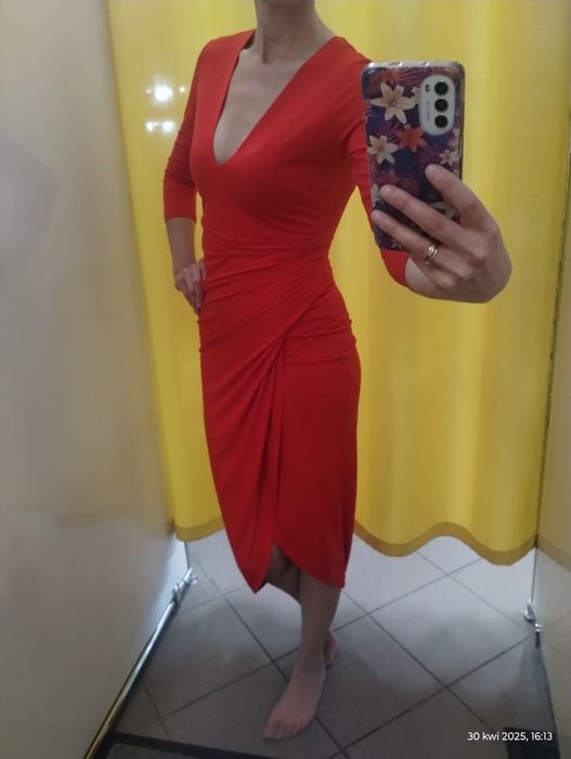 Czerwona elastyczna sukienka