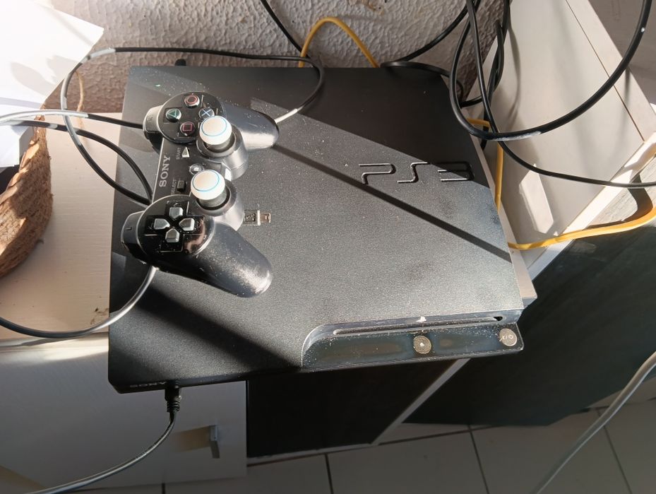 Play nova com três jogos