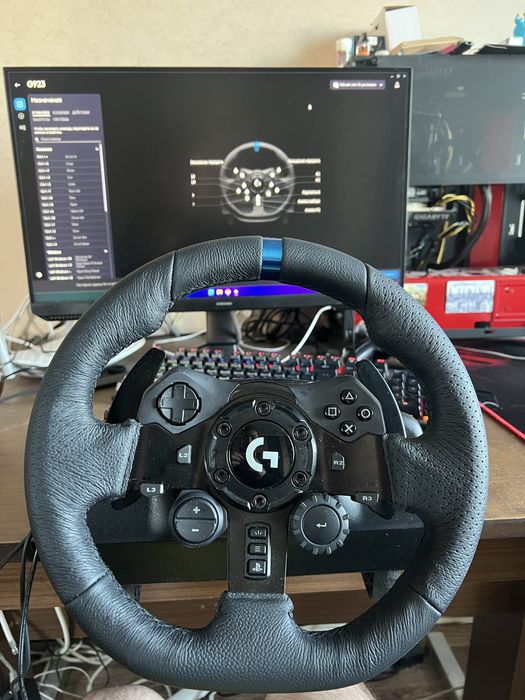 Ігрове кермо Logitech G923 TrueForce з педалями для PC/PS4/PS5