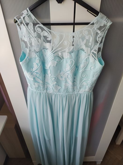 Długa błękitna sukienka