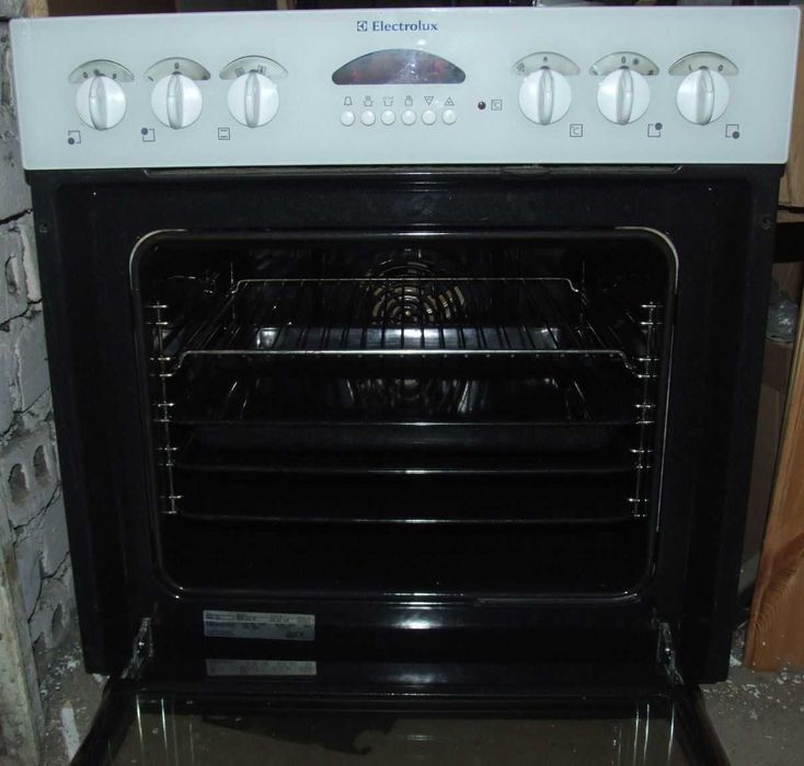 Piekarnik elektryczny do zabudowy Electrolux EON 944W prawie nowy uszk